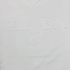 潮人早秋刚需|Prada流苏刺绣长袖太有格调。早秋一件质感长袖直接提升穿搭品味!男女同款❤️宽松微阔落肩剪裁,上身松弛不 潮人早秋刚需|Prada流苏刺绣长袖太有格调。早秋一件质感长袖直接提升穿搭品味!男女同款❤️宽松微阔落肩剪裁,上身松弛不