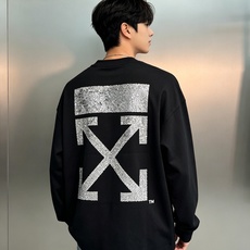 Off‑White秋季重磅长袖T,潮人衣橱刚需单品✨男女同款❤️甄选100%高支纯棉面料,触感软糯扎实,垂感出众,上身透 Off‑White秋季重磅长袖T,潮人衣橱刚需单品✨男女同款❤️甄选100%高支纯棉面料,触感软糯扎实,垂感出众,上身透