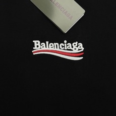 Balenciaga巴黎世家秋季长袖上新|潮人衣橱的氛围感刚需.男女同款❤️宽松微扩剪裁弱化身材拘束,甄选重磅亲肤面料, Balenciaga巴黎世家秋季长袖上新|潮人衣橱的氛围感刚需.男女同款❤️宽松微扩剪裁弱化身材拘束,甄选重磅亲肤面料,