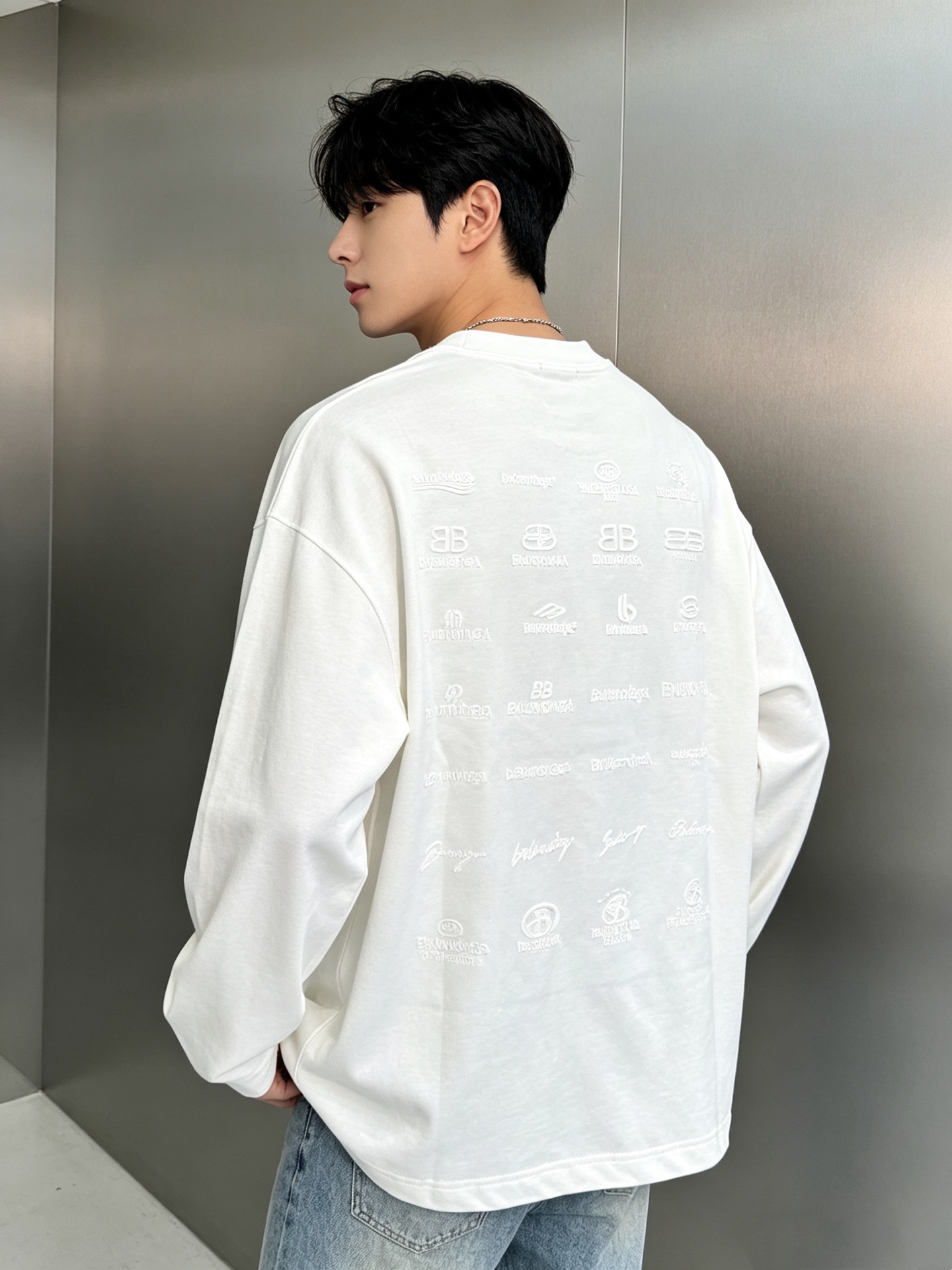 Balenciaga巴黎世家秋季长袖上新｜潮人衣橱的氛围感刚需.男女同款❤️宽松微扩剪裁弱化身材拘束，甄选重磅亲肤面料，