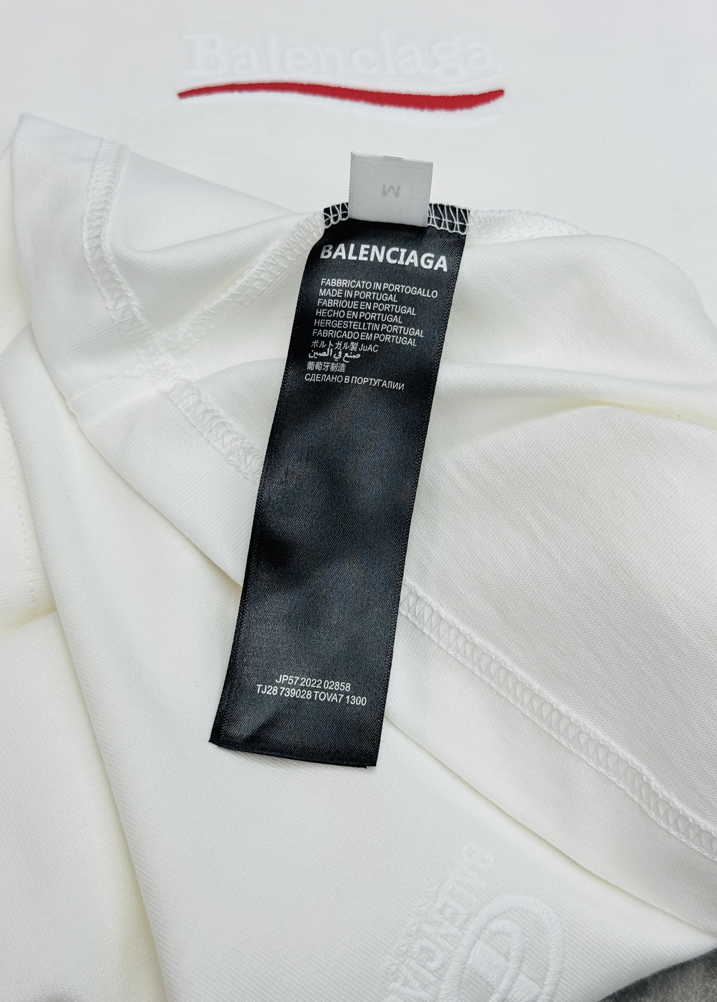 Balenciaga巴黎世家秋季长袖上新｜潮人衣橱的氛围感刚需.男女同款❤️宽松微扩剪裁弱化身材拘束，甄选重磅亲肤面料，