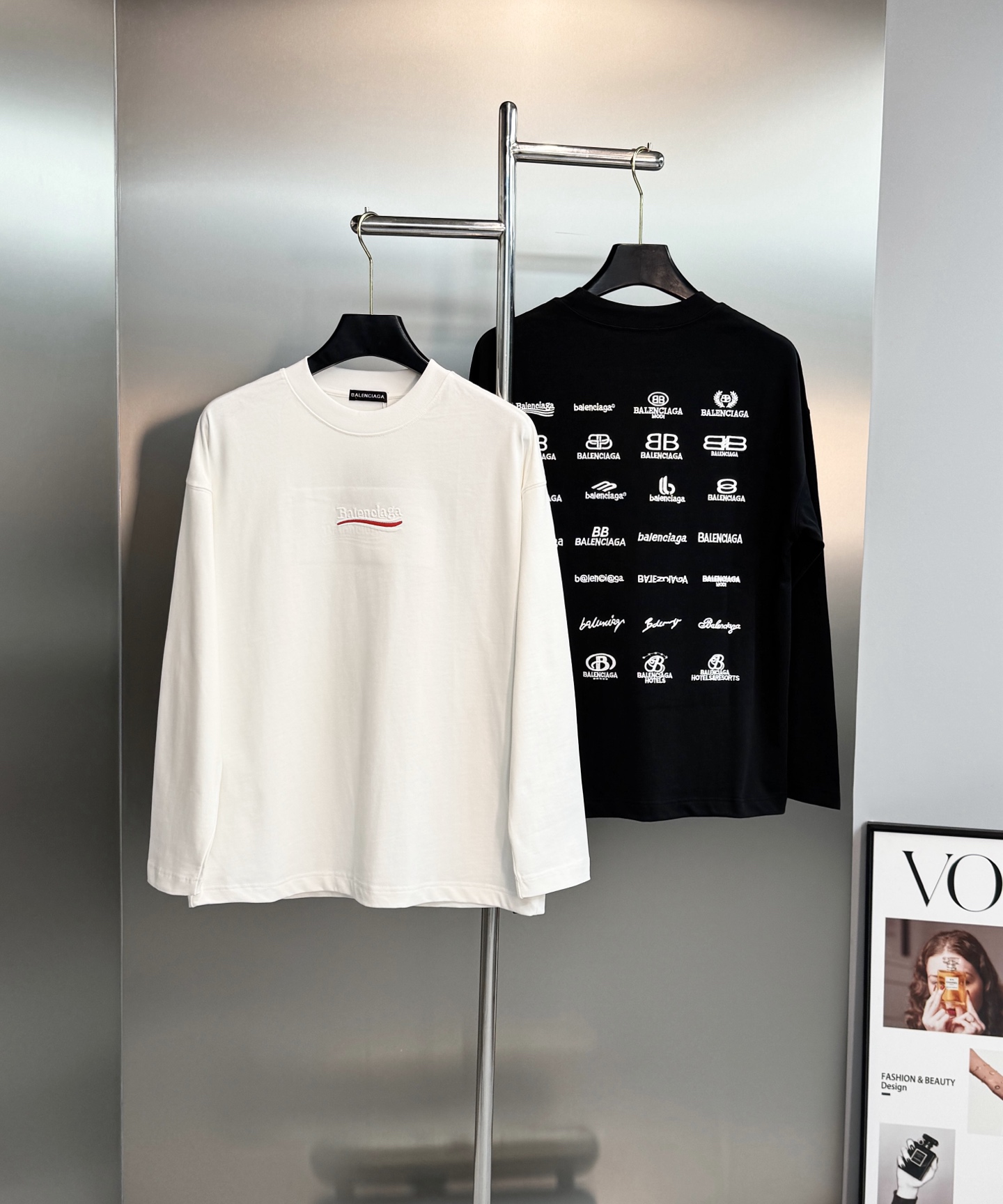 Balenciaga巴黎世家秋季长袖上新｜潮人衣橱的氛围感刚需.男女同款❤️宽松微扩剪裁弱化身材拘束，甄选重磅亲肤面料，
