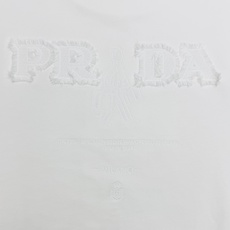 Prada普拉达新品潮牌刺绣圆领卫衣|男女同款奢感氛围感❤️重磅毛线圈纯棉面料,触感软糯挺括,宽松不臃肿的落肩版型,不挑 Prada普拉达新品潮牌刺绣圆领卫衣|男女同款奢感氛围感❤️重磅毛线圈纯棉面料,触感软糯挺括,宽松不臃肿的落肩版型,不挑