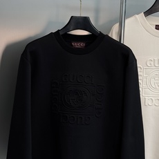 Gucci古奇秋季新款浮雕圆领卫衣✨男女同款❤️重磅亲肤面料,触感软糯挺括,宽松落肩剪裁,不挑身材,男生上身松弛有型,女 Gucci古奇秋季新款浮雕圆领卫衣✨男女同款❤️重磅亲肤面料,触感软糯挺括,宽松落肩剪裁,不挑身材,男生上身松弛有型,女
