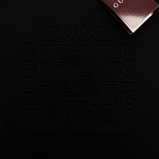 Gucci古奇秋季新款浮雕圆领卫衣✨男女同款❤️重磅亲肤面料,触感软糯挺括,宽松落肩剪裁,不挑身材,男生上身松弛有型,女 Gucci古奇秋季新款浮雕圆领卫衣✨男女同款❤️重磅亲肤面料,触感软糯挺括,宽松落肩剪裁,不挑身材,男生上身松弛有型,女