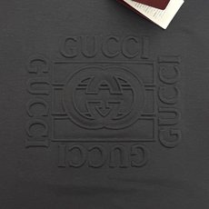 Gucci古奇秋季新款浮雕圆领卫衣✨男女同款❤️重磅亲肤面料,触感软糯挺括,宽松落肩剪裁,不挑身材,男生上身松弛有型,女 Gucci古奇秋季新款浮雕圆领卫衣✨男女同款❤️重磅亲肤面料,触感软糯挺括,宽松落肩剪裁,不挑身材,男生上身松弛有型,女