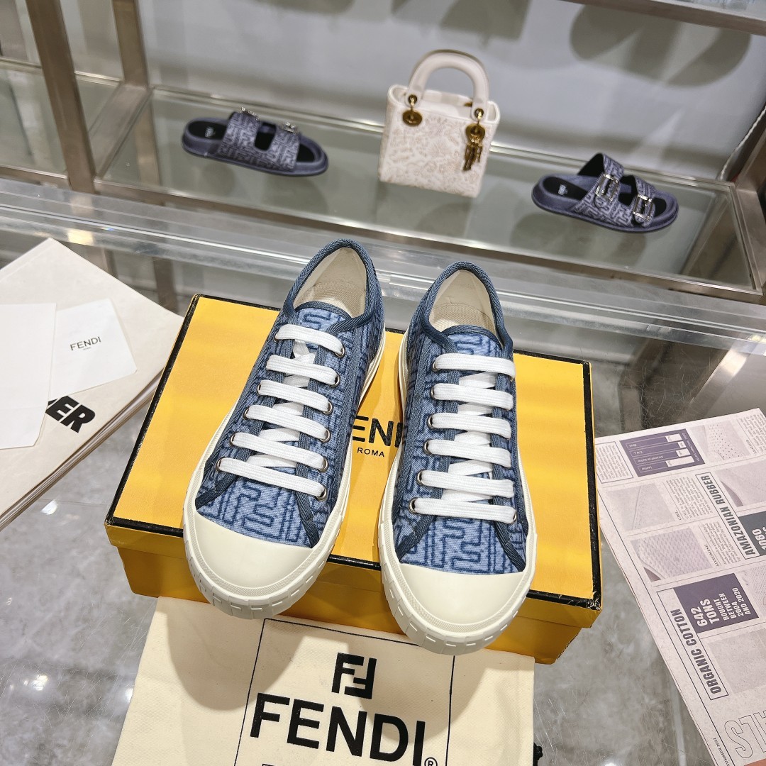 FENDI最新爆款，Domino系列运动鞋，仿旧蓝色牛仔布材质饰有缝线FF图案刺绣，原版开模大底，女码35-40，男码39-45，男 10pzzdqd