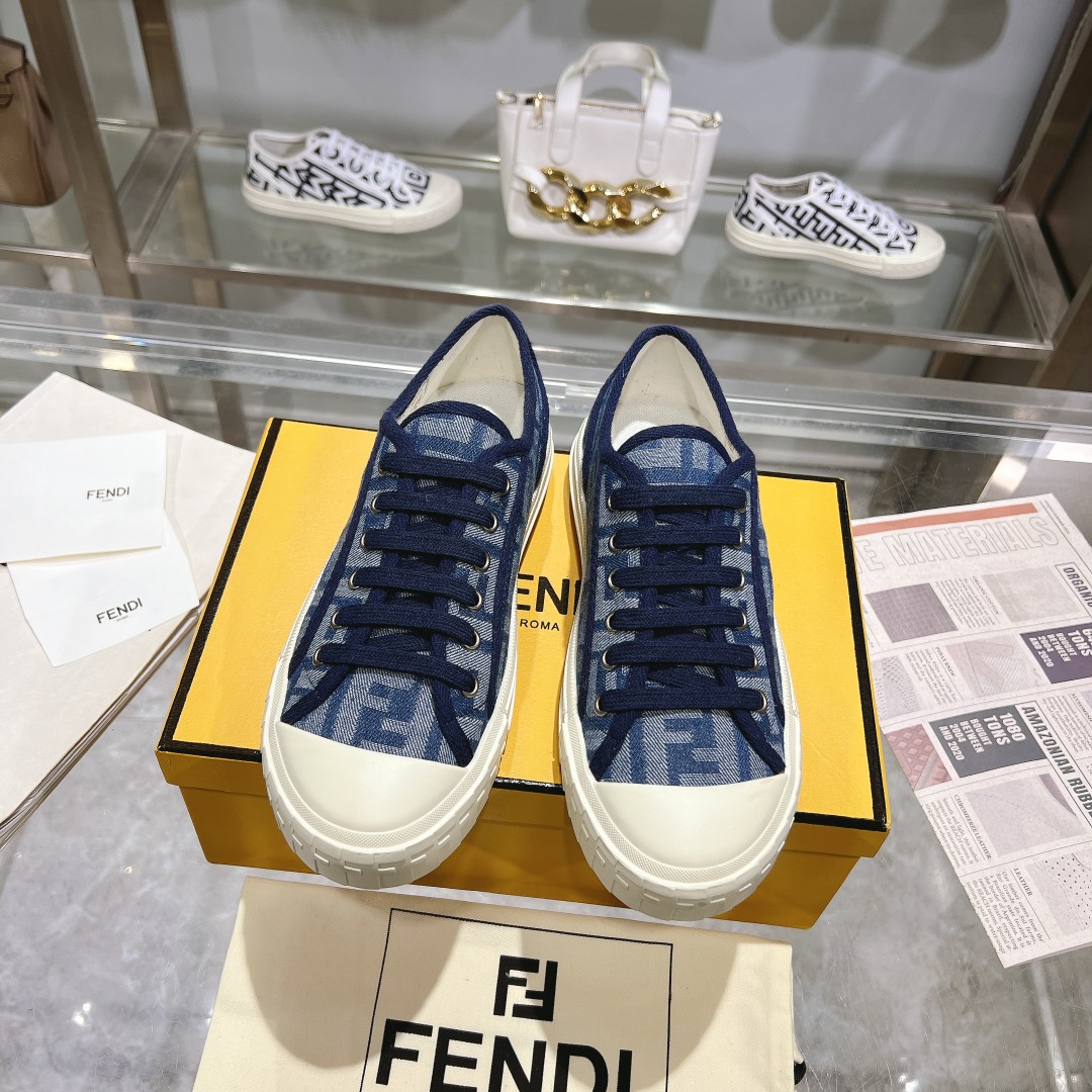 Fendi Turnschuhe Schuhe aus Segeltuch Leinwand Fashion Lässig