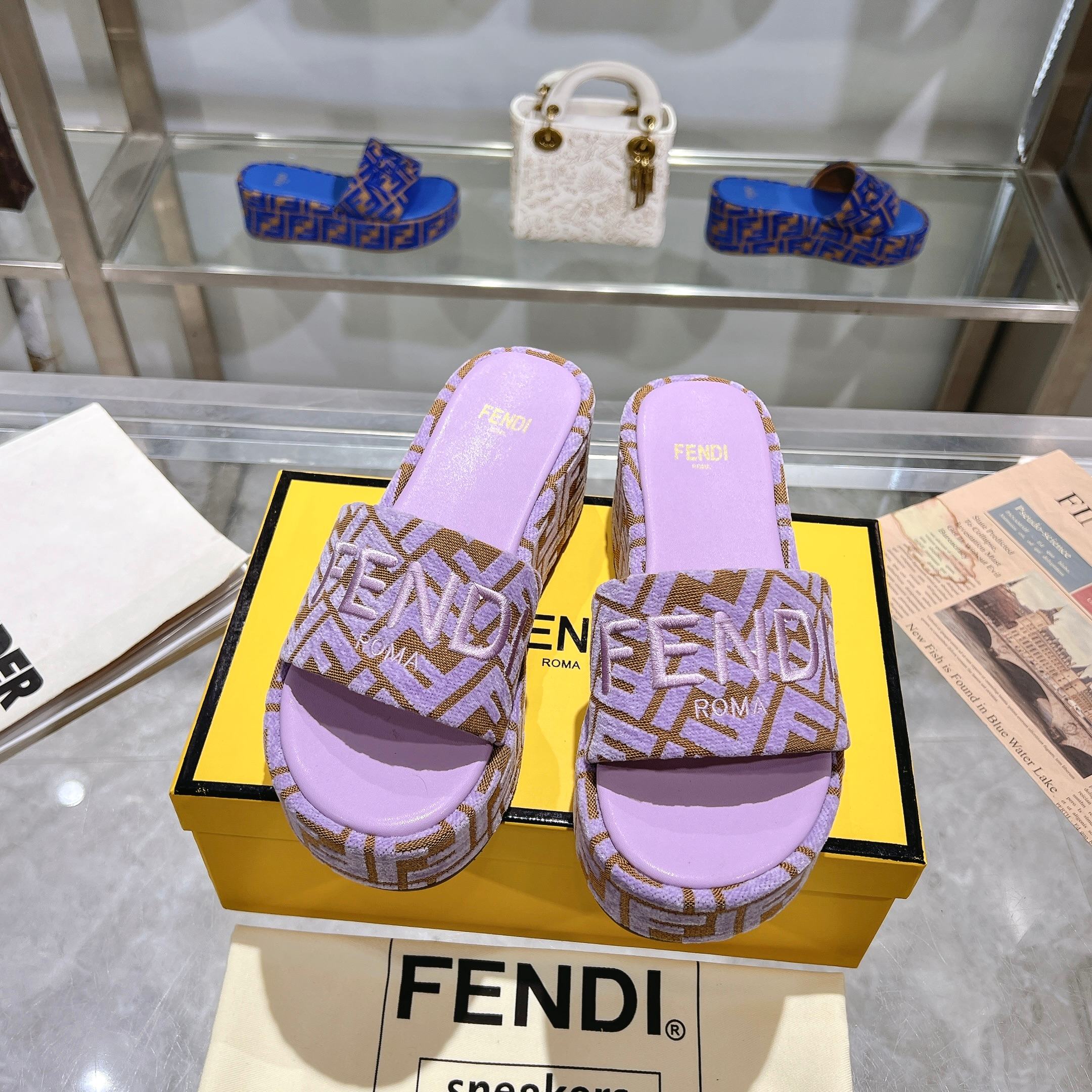 NO:239034,FENDI's latest popular broadband thick-soled slippers, striped canvas material   FF jacquard canvas sole, FENDI silk embroidery, size 35-42, slippers, fendi, slippers19860909FENDI最新爆款宽带厚底拖鞋,条纹帆布材料 FF提花帆布鞋底,FENDI丝线刺绣,35-42码,,拖鞋,fendi,slippers,Women's Shoes