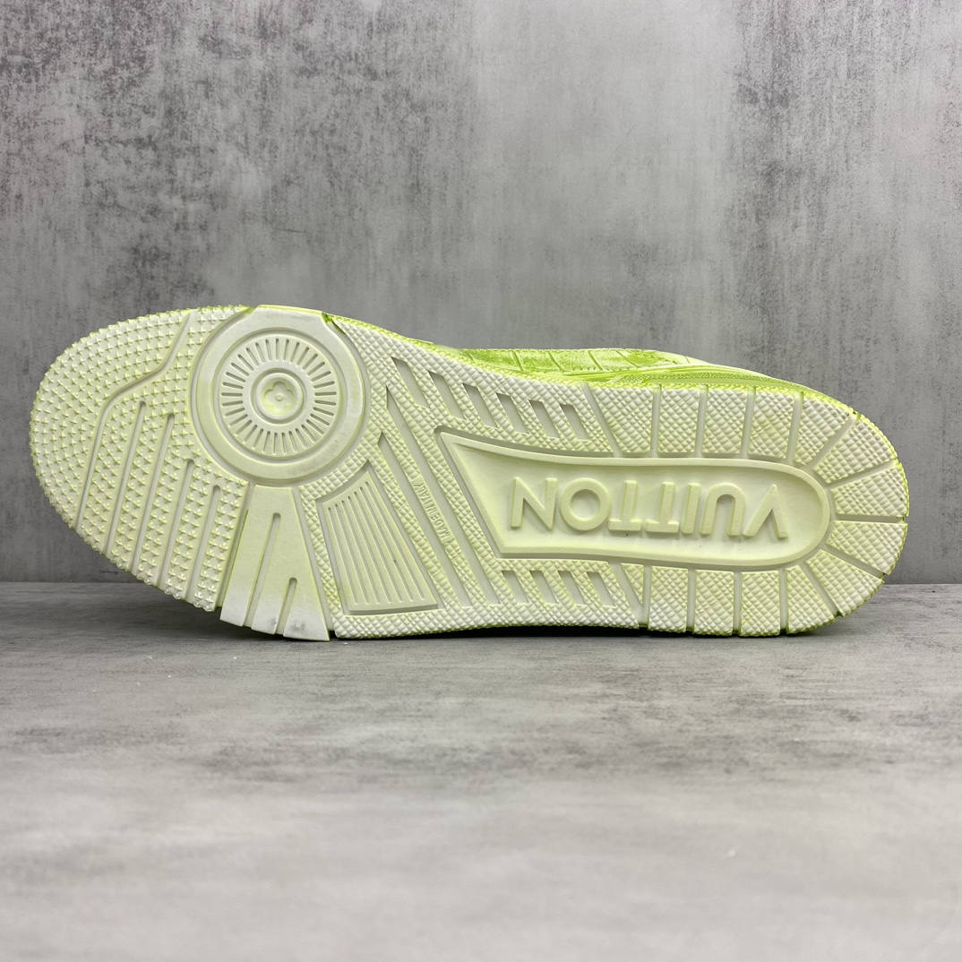 Louis Vuitton 新款上架 2054 Louis*Vuitto* Trainer 水染系列 最新款 大底和面料私模 绝对下血本费心思的一款鞋子 自Vifgil到来之后而设计的这一系列 每一季度都深受众多粉丝的青睐 TPU 大底 包装