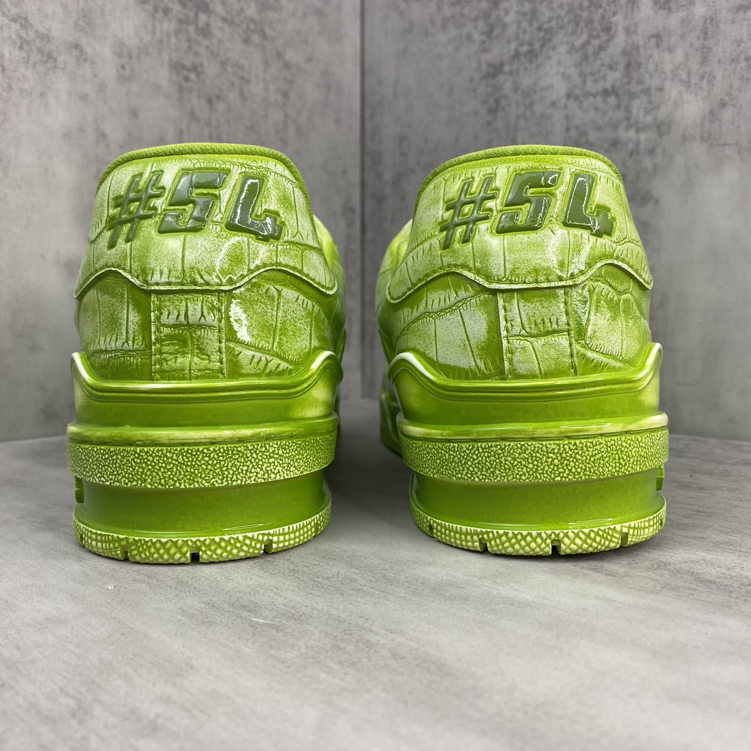 Louis Vuitton 新款上架 2054 Louis*Vuitto* Trainer 水染系列 最新款 大底和面料私模 绝对下血本费心思的一款鞋子 自Vifgil到来之后而设计的这一系列 每一季度都深受众多粉丝的青睐 TPU 大底 包装