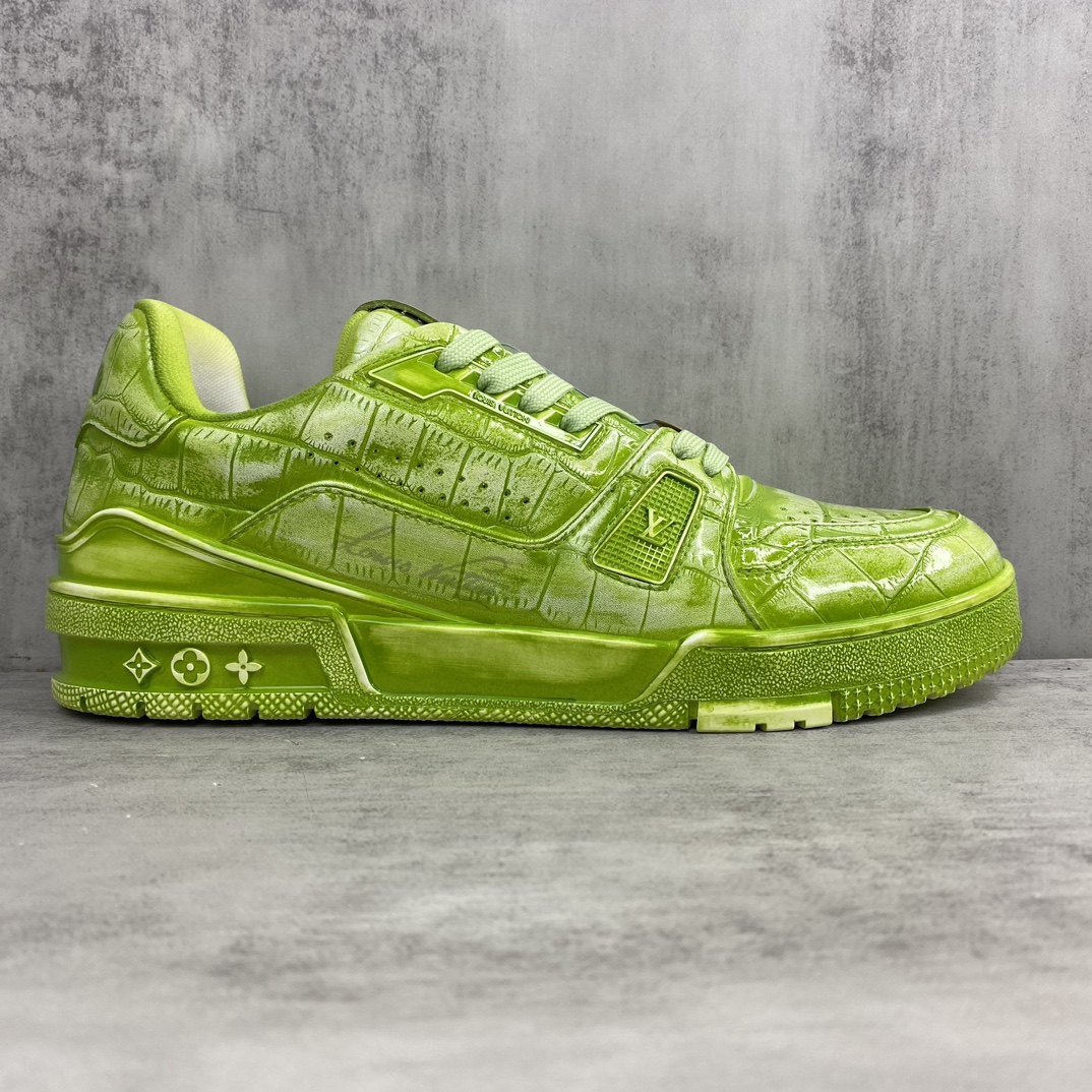 Louis Vuitton 新款上架 2054 Louis*Vuitto* Trainer 水染系列 最新款 大底和面料私模 绝对下血本费心思的一款鞋子 自Vifgil到来之后而设计的这一系列 每一季度都深受众多粉丝的青睐 TPU 大底 包装