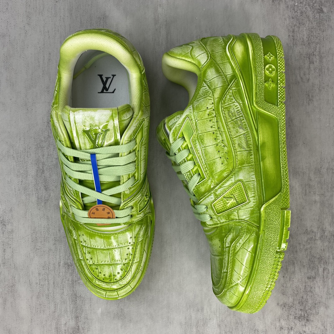 Louis Vuitton 新款上架 2054 Louis*Vuitto* Trainer 水染系列 最新款 大底和面料私模 绝对下血本费心思的一款鞋子 自Vifgil到来之后而设计的这一系列 每一季度都深受众多粉丝的青睐 TPU 大底 包装