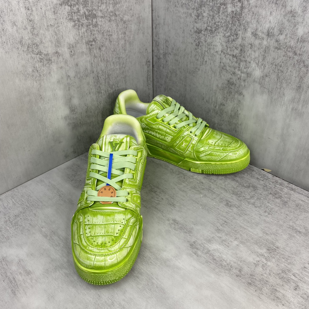 Louis Vuitton 新款上架 2054 Louis*Vuitto* Trainer 水染系列 最新款 大底和面料私模 绝对下血本费心思的一款鞋子 自Vifgil到来之后而设计的这一系列 每一季度都深受众多粉丝的青睐 TPU 大底 包装