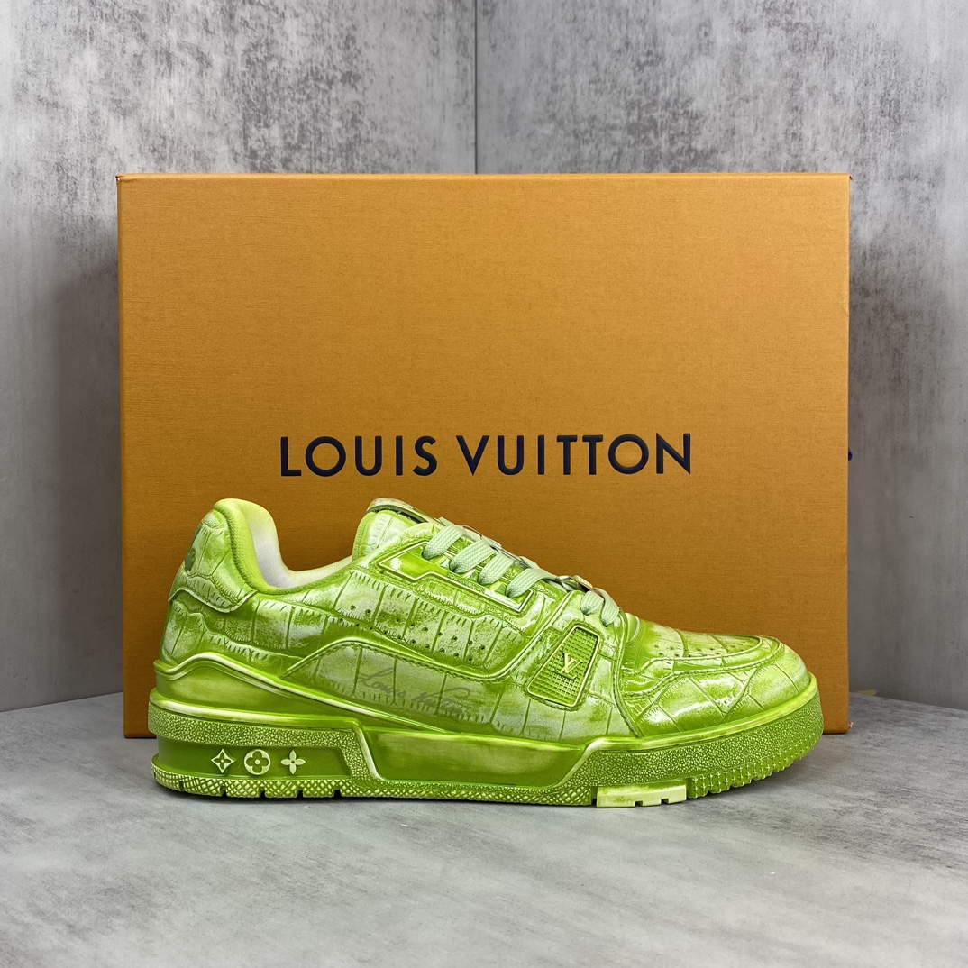 Louis Vuitton 新款上架 2054 Louis*Vuitto* Trainer 水染系列 最新款 大底和面料私模 绝对下血本费心思的一款鞋子 自Vifgil到来之后而设计的这一系列 每一季度都深受众多粉丝的青睐 TPU 大底 包装