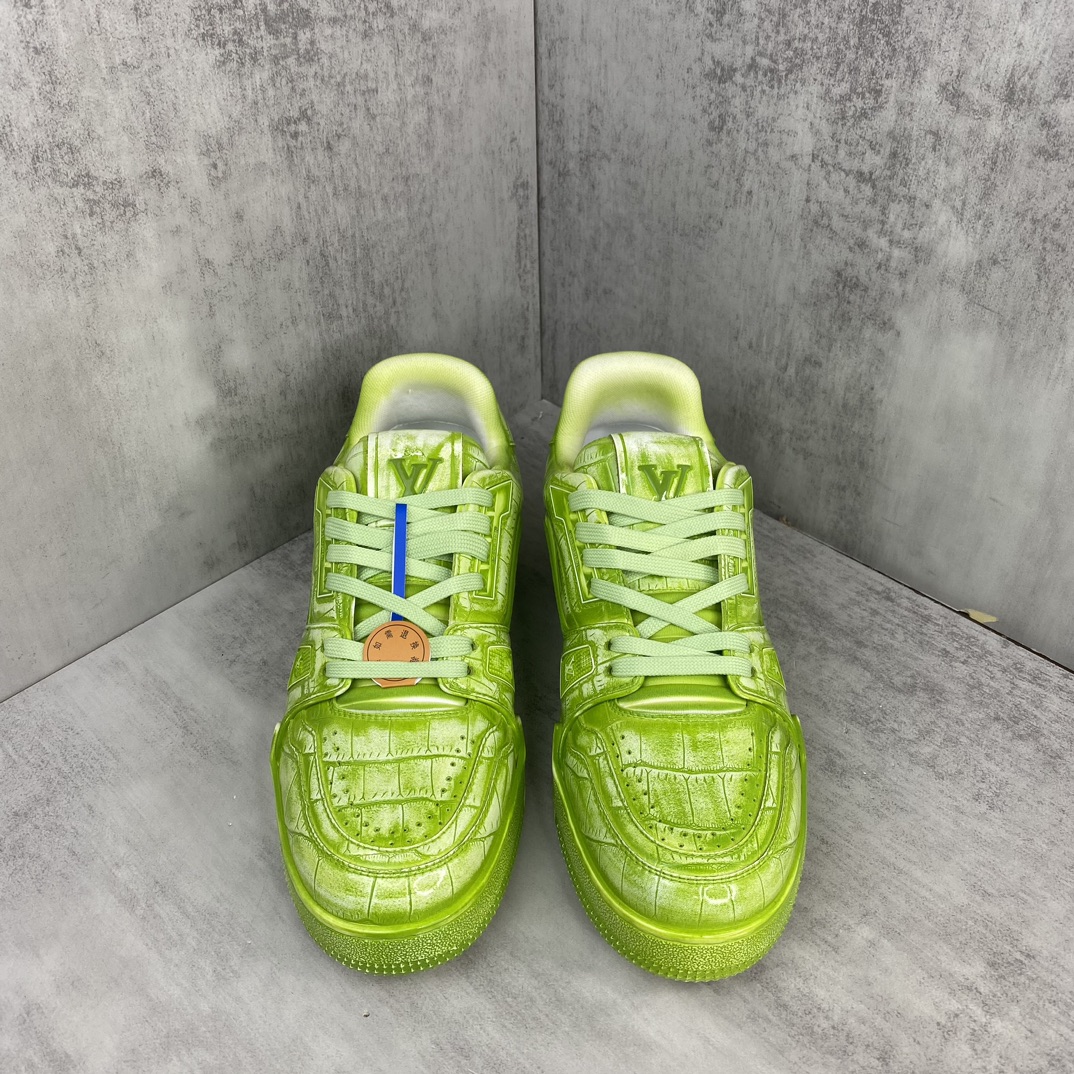 Louis Vuitton 新款上架 2054 Louis*Vuitto* Trainer 水染系列 最新款 大底和面料私模 绝对下血本费心思的一款鞋子 自Vifgil到来之后而设计的这一系列 每一季度都深受众多粉丝的青睐 TPU 大底 包装