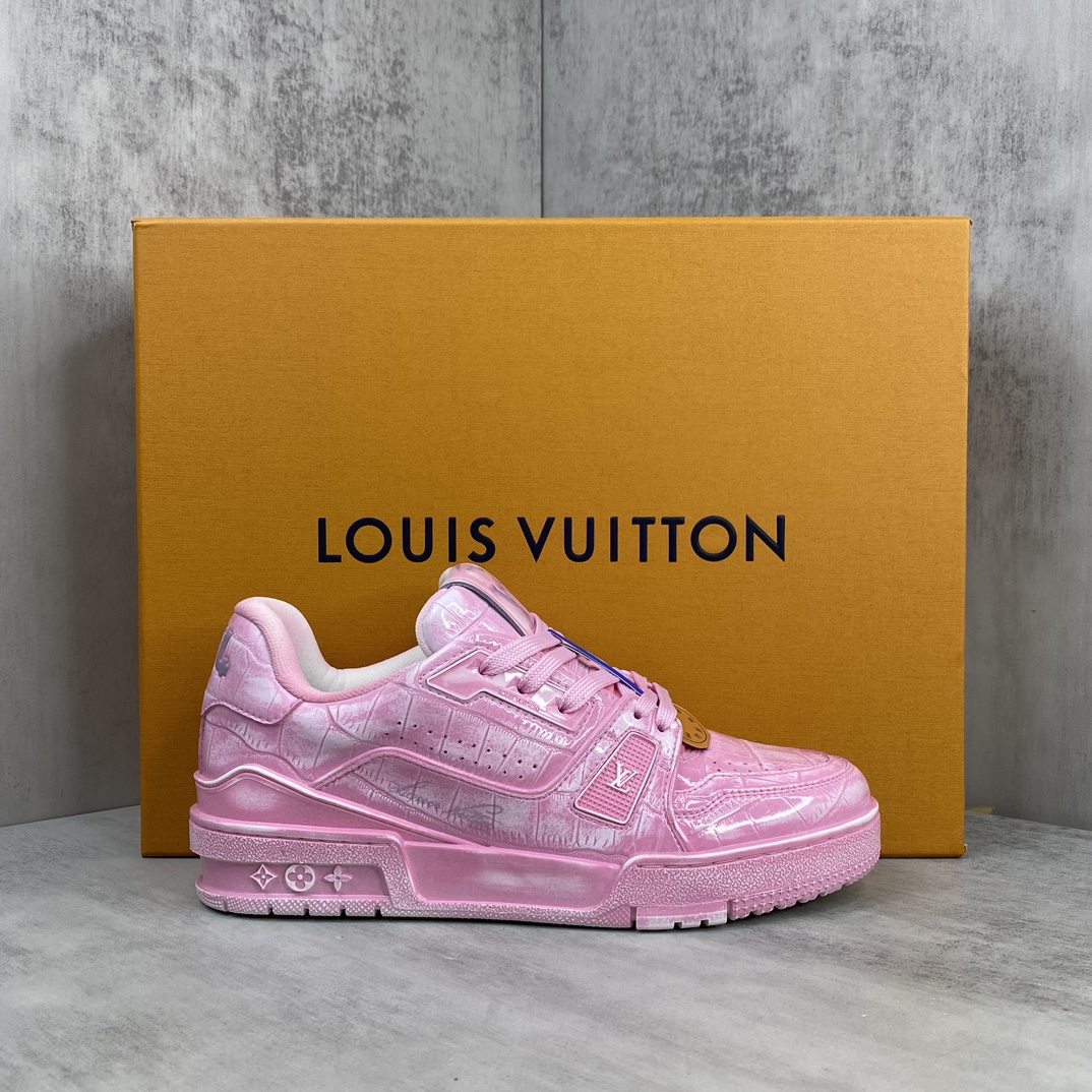 Louis Vuitton 新款上架 2054 Louis*Vuitto* Trainer 水染系列 最新款 大底和面料私模 绝对下血本费心思的一款鞋子 自Vifgil到来之后而设计的这一系列 每一季度都深受众多粉丝的青睐 TPU 大底 包装