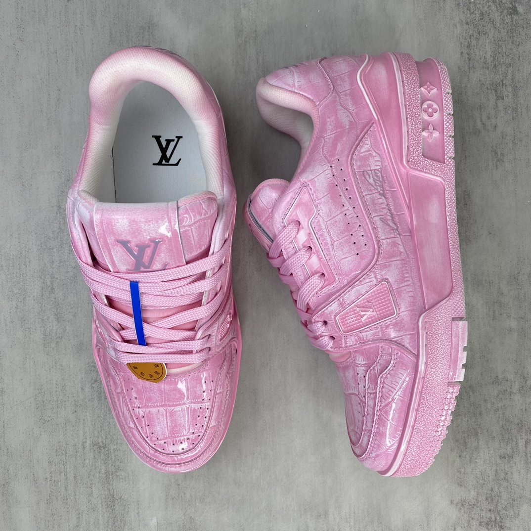 Louis Vuitton 新款上架 2054 Louis*Vuitto* Trainer 水染系列 最新款 大底和面料私模 绝对下血本费心思的一款鞋子 自Vifgil到来之后而设计的这一系列 每一季度都深受众多粉丝的青睐 TPU 大底 包装