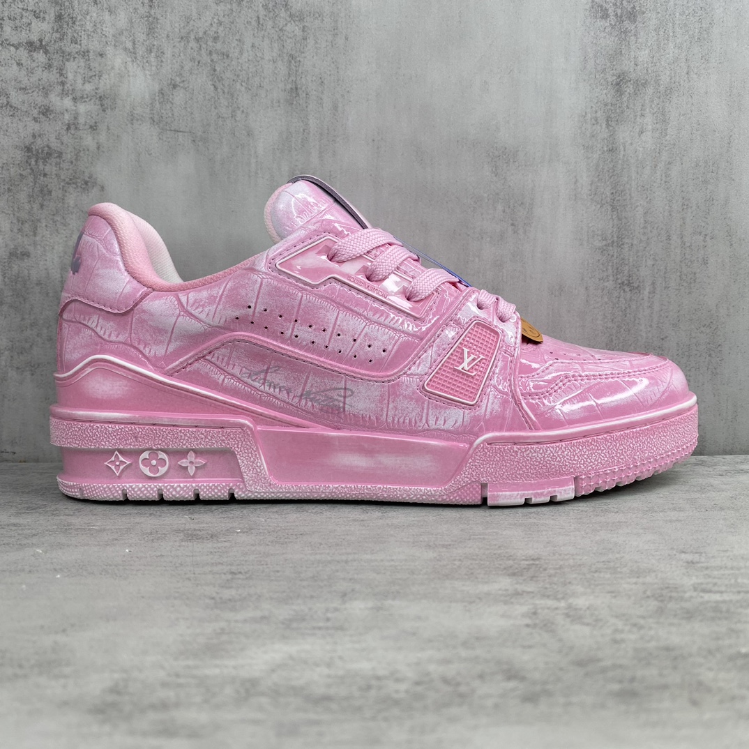 Louis Vuitton 新款上架 2054 Louis*Vuitto* Trainer 水染系列 最新款 大底和面料私模 绝对下血本费心思的一款鞋子 自Vifgil到来之后而设计的这一系列 每一季度都深受众多粉丝的青睐 TPU 大底 包装