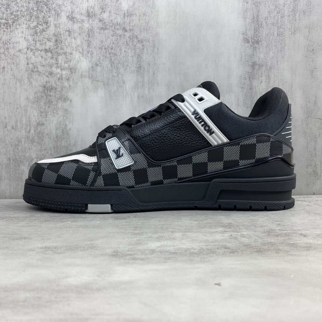 Louis Vuitton 新款上架 2084 Louis*Vuitto* LV Trainer 最新款 大底和面料私模 绝对下血本费心思的一款鞋子 自Vifgil到来之后而设计的这一系列 每一季度都深受众多粉丝的青睐 TPU 大底 包装