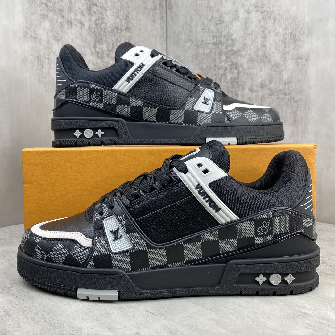 Louis Vuitton 新款上架 2084 Louis*Vuitto* LV Trainer 最新款 大底和面料私模 绝对下血本费心思的一款鞋子 自Vifgil到来之后而设计的这一系列 每一季度都深受众多粉丝的青睐 TPU 大底 包装