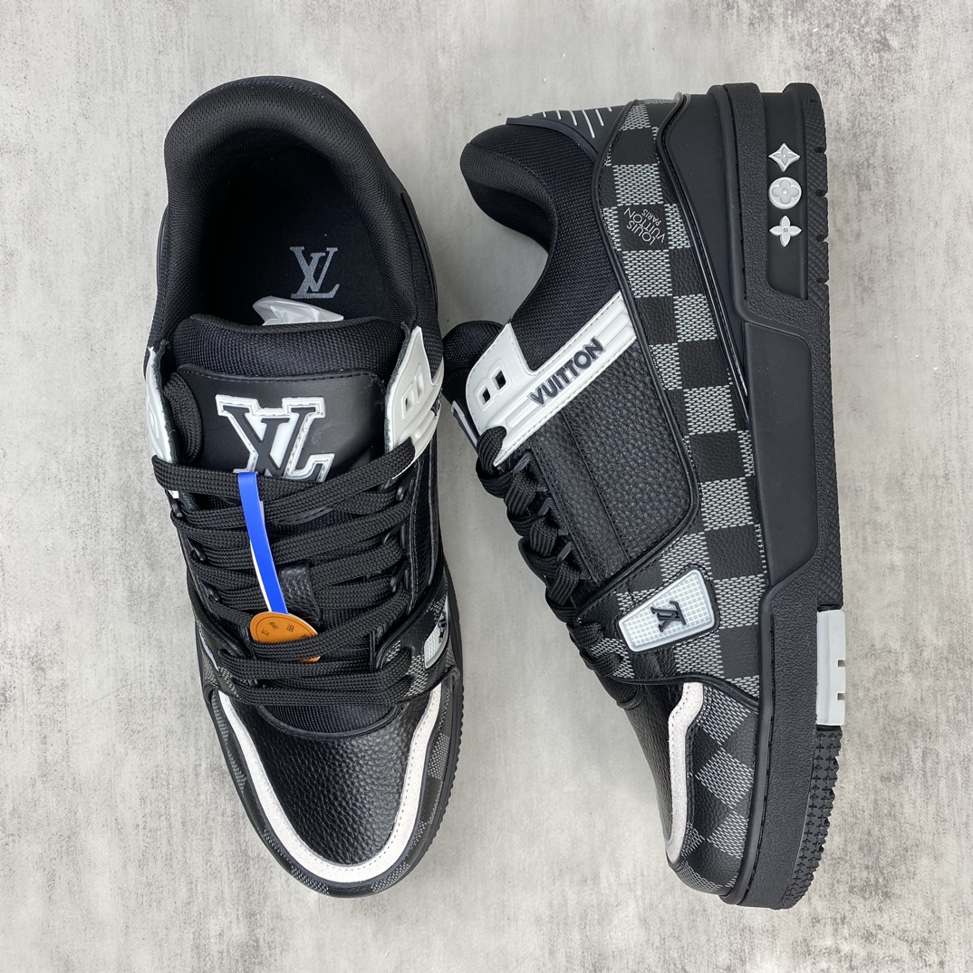 Louis Vuitton 新款上架 2084 Louis*Vuitto* LV Trainer 最新款 大底和面料私模 绝对下血本费心思的一款鞋子 自Vifgil到来之后而设计的这一系列 每一季度都深受众多粉丝的青睐 TPU 大底 包装