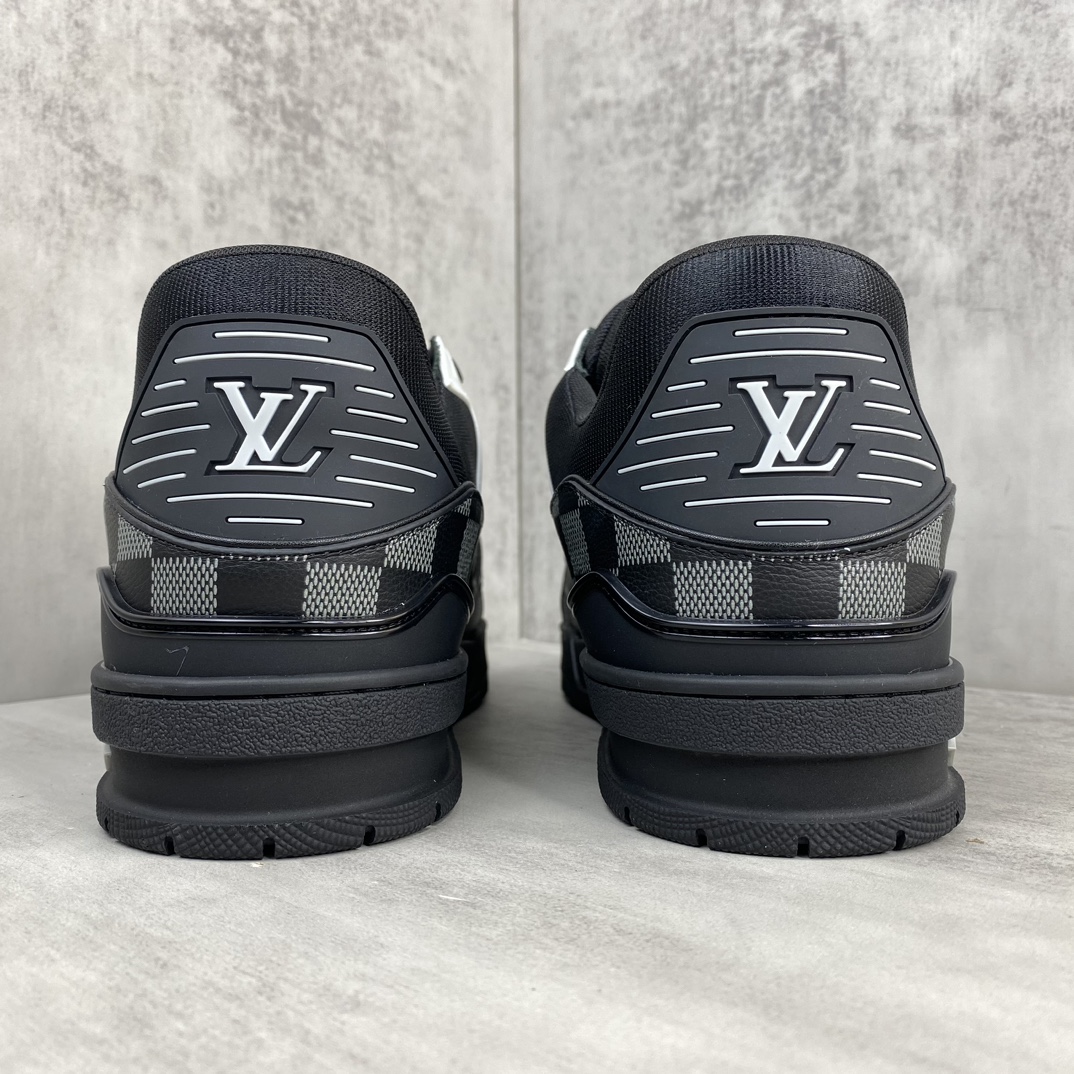Louis Vuitton 新款上架 2084 Louis*Vuitto* LV Trainer 最新款 大底和面料私模 绝对下血本费心思的一款鞋子 自Vifgil到来之后而设计的这一系列 每一季度都深受众多粉丝的青睐 TPU 大底 包装