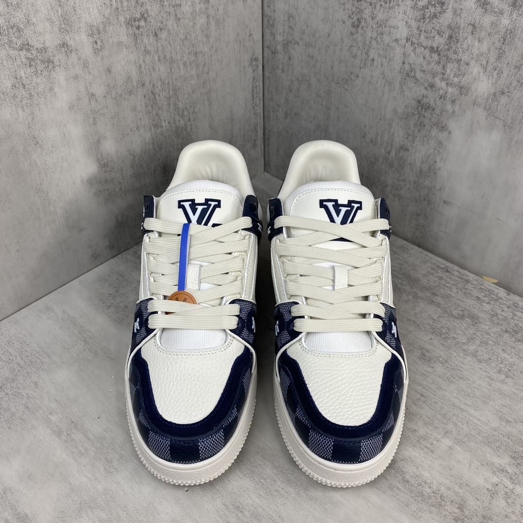 Louis Vuitton 新款上架 2064 Louis*Vuitto* LV Trainer 最新款 大底和面料私模 绝对下血本费心思的一款鞋子 自Vifgil到来之后而设计的这一系列 每一季度都深受众多粉丝的青睐 TPU 大底 包装