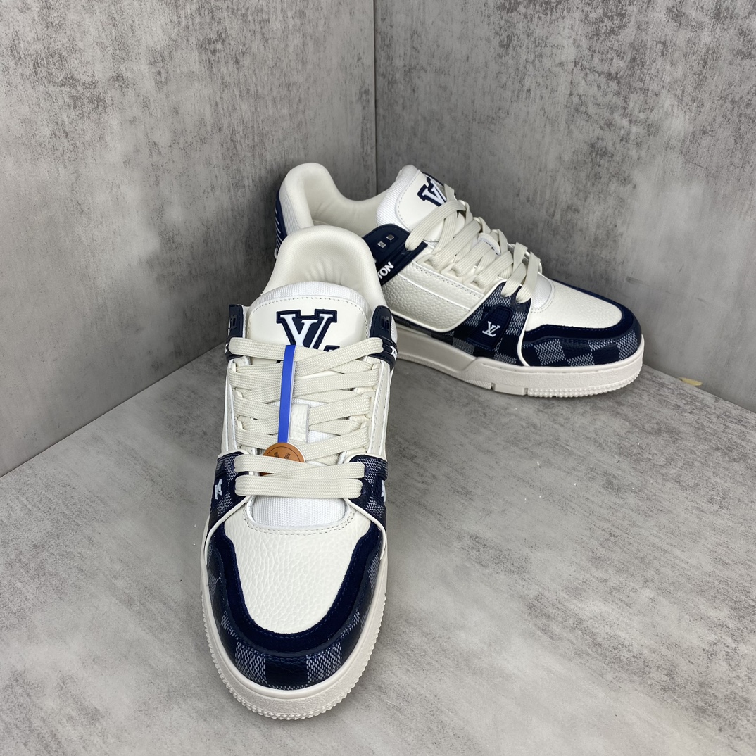 Louis Vuitton 新款上架 2064 Louis*Vuitto* LV Trainer 最新款 大底和面料私模 绝对下血本费心思的一款鞋子 自Vifgil到来之后而设计的这一系列 每一季度都深受众多粉丝的青睐 TPU 大底 包装