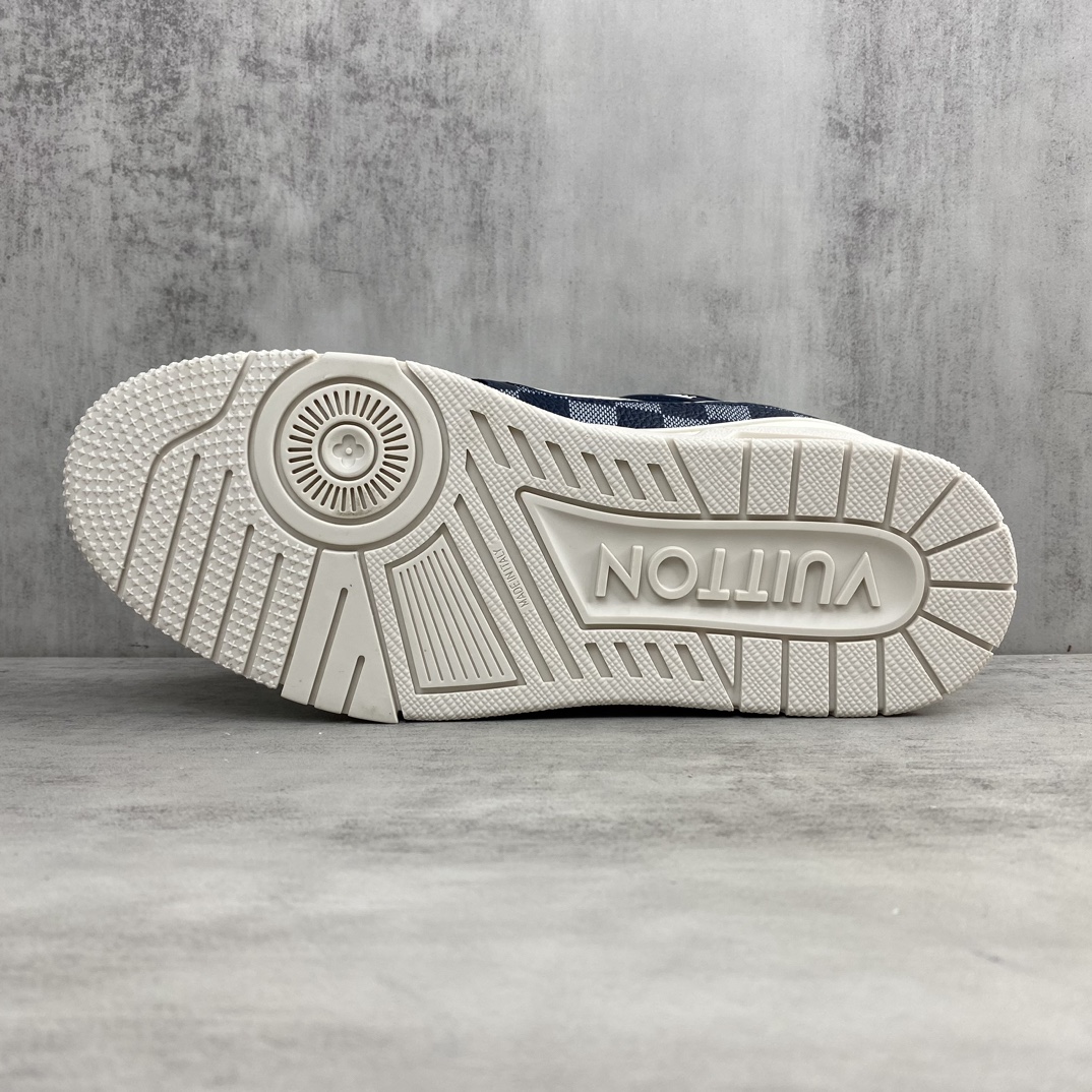 Louis Vuitton 新款上架 2064 Louis*Vuitto* LV Trainer 最新款 大底和面料私模 绝对下血本费心思的一款鞋子 自Vifgil到来之后而设计的这一系列 每一季度都深受众多粉丝的青睐 TPU 大底 包装