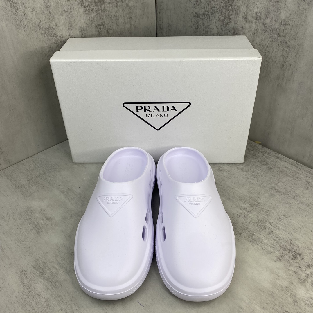 Prada 新款上架 2054春夏新款prada普拉达男女拖鞋 包头凉鞋拖鞋独家私模开模 铁三角风格 私模TPU大底 防滑耐磨有弹性 百搭