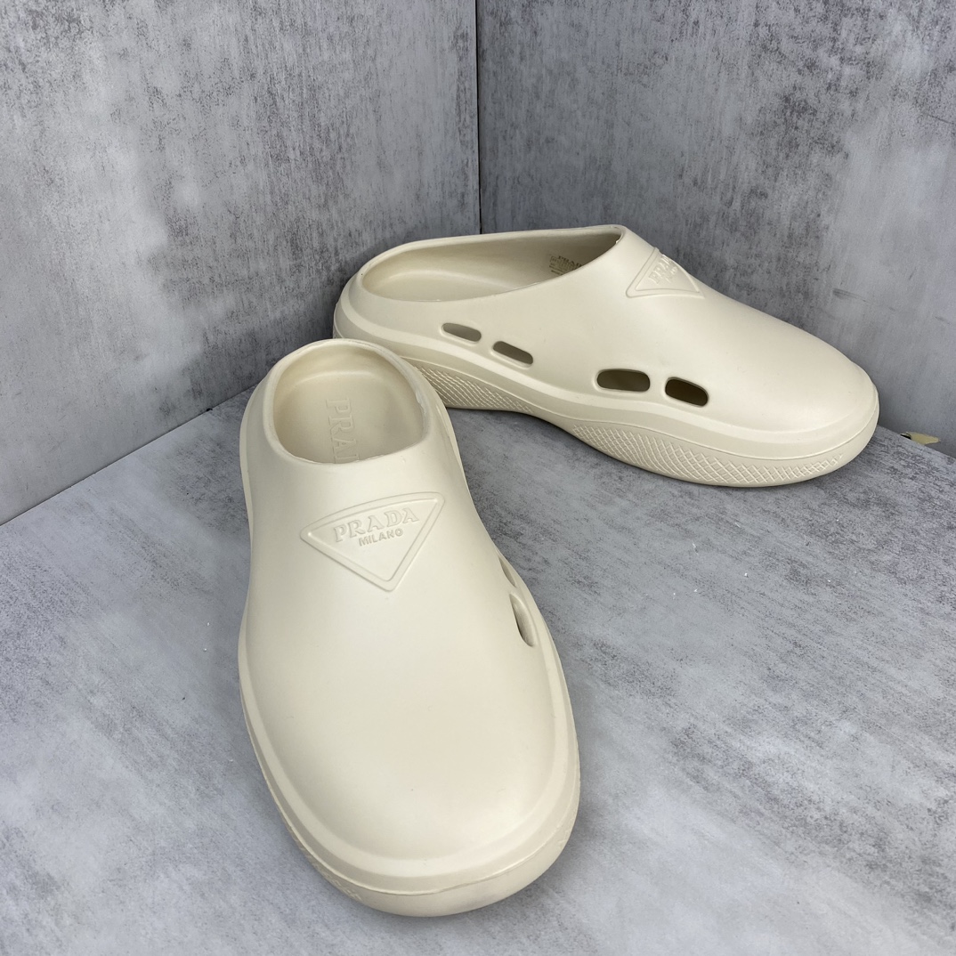Prada 新款上架 2054春夏新款prada普拉达男女拖鞋 包头凉鞋拖鞋独家私模开模 铁三角风格 私模TPU大底 防滑耐磨有弹性 百搭