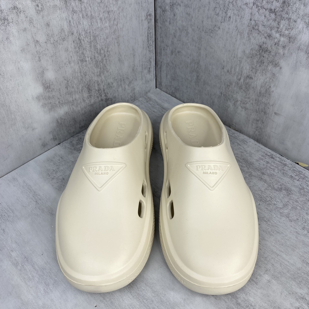 Prada 新款上架 2054春夏新款prada普拉达男女拖鞋 包头凉鞋拖鞋独家私模开模 铁三角风格 私模TPU大底 防滑耐磨有弹性 百搭