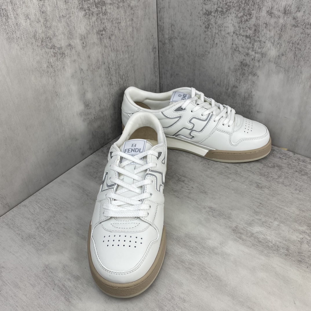 Fendi 新色上架 (莞产 ) Fendi 芬迪 23ss 休闲鞋FENDI芬迪match最新 运动鞋 设计师Kim Jones打造的首款运动鞋fendi match 和LV驴牌的Trainer篮球运动鞋 鞋型差不多 添加了FF 的设计 鞋面采用麂皮和皮革拼接组合 侧面凸起的双F logo内里采用毛巾绒里 / 男款39-45