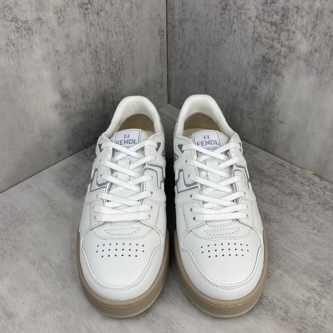Fendi 新色上架 (莞产 ) Fendi 芬迪 23ss 休闲鞋FENDI芬迪match最新 运动鞋 设计师Kim Jones打造的首款运动鞋fendi match 和LV驴牌的Trainer篮球运动鞋 鞋型差不多 添加了FF 的设计 鞋面采用麂皮和皮革拼接组合 侧面凸起的双F logo内里采用毛巾绒里 / 男款39-45