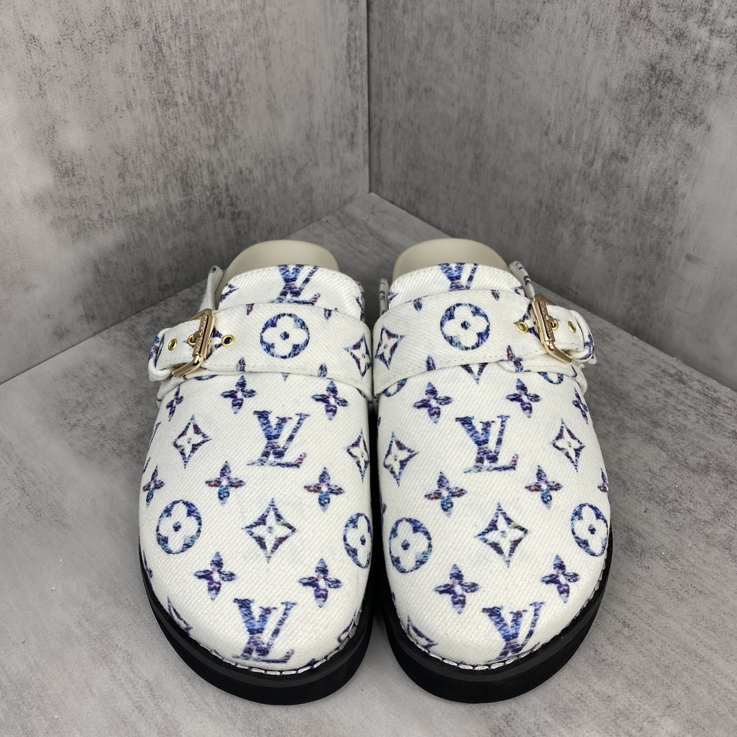 Louis Vuitton 新款上架 Loui* Vuitton 彩色棋盘格新款半拖鞋winterbreak comfert 平底拖鞋 LV 字母和Monogram 花卉点缀图案的皮面