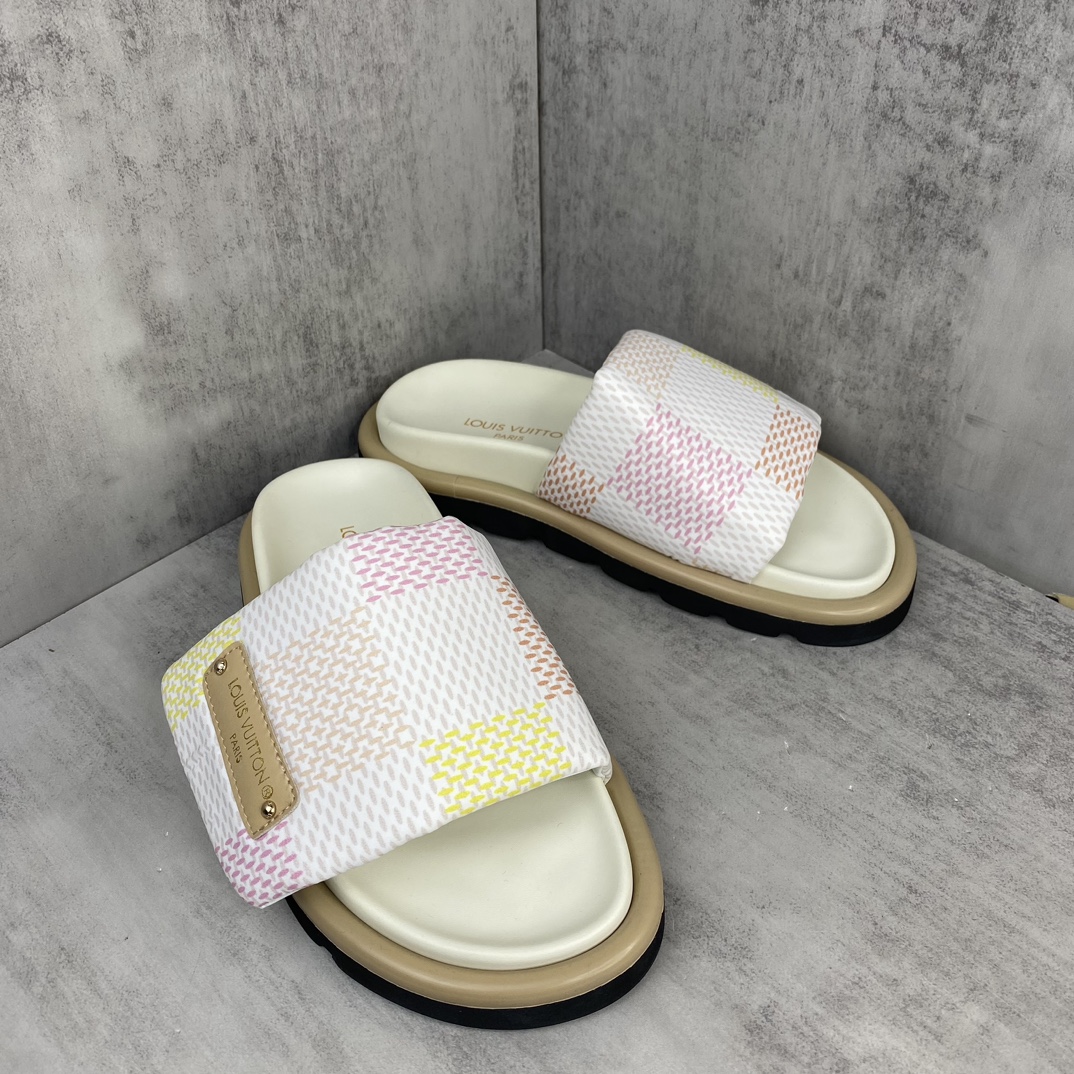 Louis Vuitton 新款上架 LV 主打最新款牛仔拖鞋硬货上新 代购级别 高级感十足 国内外博主刷爆的一款