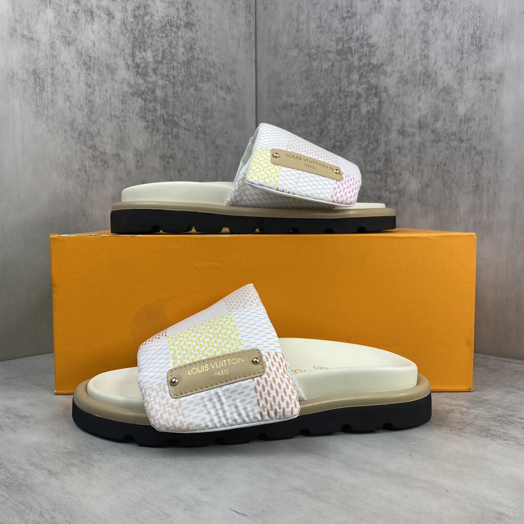 Louis Vuitton 新款上架 LV 主打最新款牛仔拖鞋硬货上新 代购级别 高级感十足 国内外博主刷爆的一款