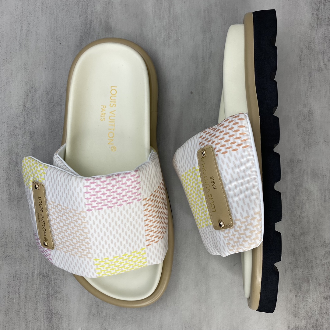 Louis Vuitton 新款上架 LV 主打最新款牛仔拖鞋硬货上新 代购级别 高级感十足 国内外博主刷爆的一款