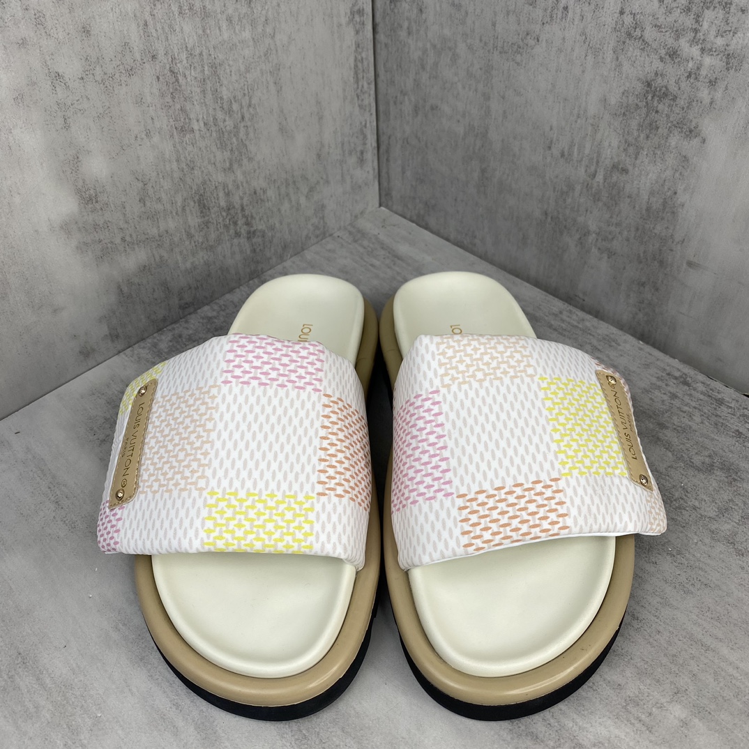 Louis Vuitton 新款上架 LV 主打最新款牛仔拖鞋硬货上新 代购级别 高级感十足 国内外博主刷爆的一款