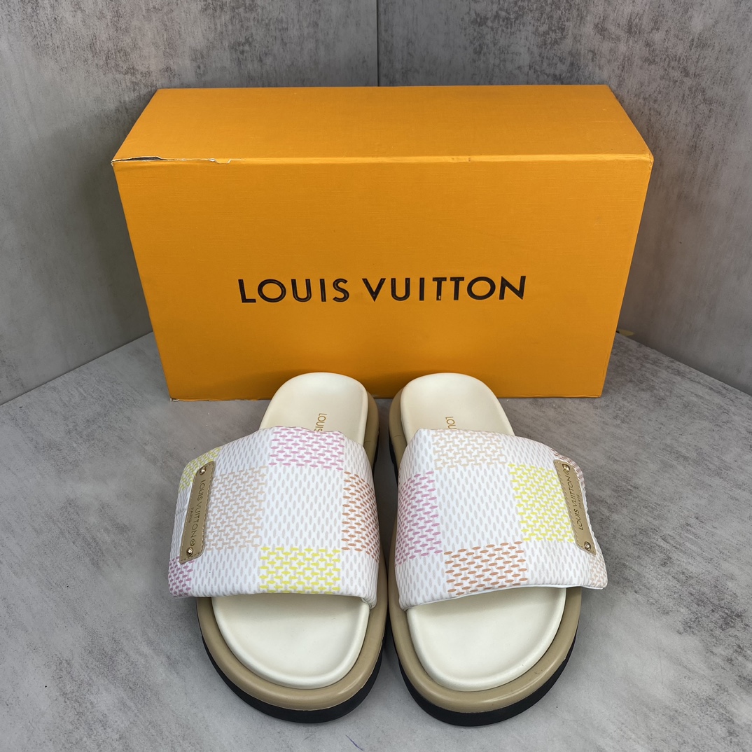 Louis Vuitton 新款上架 LV 主打最新款牛仔拖鞋硬货上新 代购级别 高级感十足 国内外博主刷爆的一款