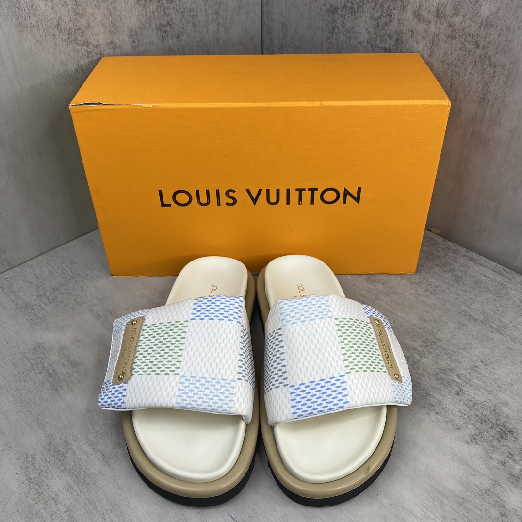 Louis Vuitton 新款上架 LV 主打最新款牛仔拖鞋硬货上新 代购级别 高级感十足 国内外博主刷爆的一款