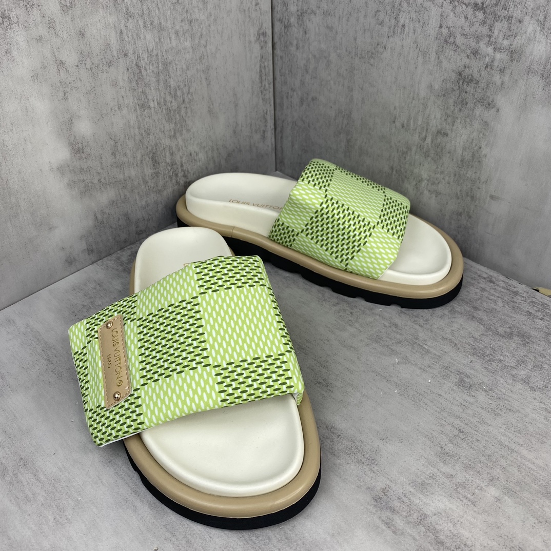 Louis Vuitton 新款上架 LV 主打最新款牛仔拖鞋硬货上新 代购级别 高级感十足 国内外博主刷爆的一款