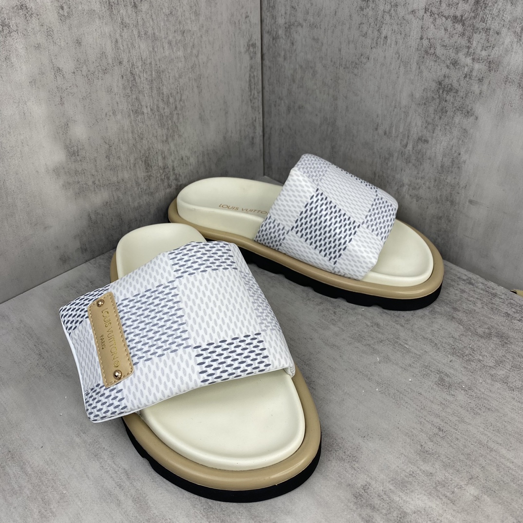 Louis Vuitton 新款上架 LV 主打最新款牛仔拖鞋硬货上新 代购级别 高级感十足 国内外博主刷爆的一款