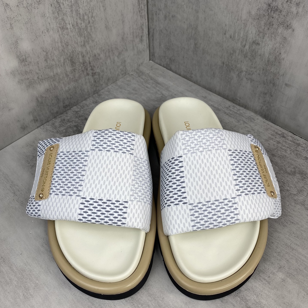 Louis Vuitton 新款上架 LV 主打最新款牛仔拖鞋硬货上新 代购级别 高级感十足 国内外博主刷爆的一款