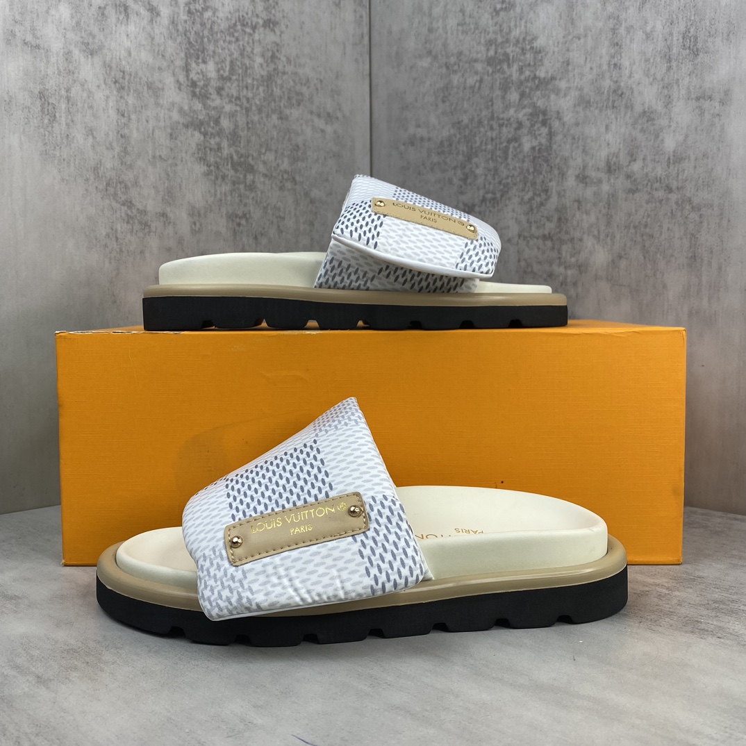 Louis Vuitton 新款上架 LV 主打最新款牛仔拖鞋硬货上新 代购级别 高级感十足 国内外博主刷爆的一款
