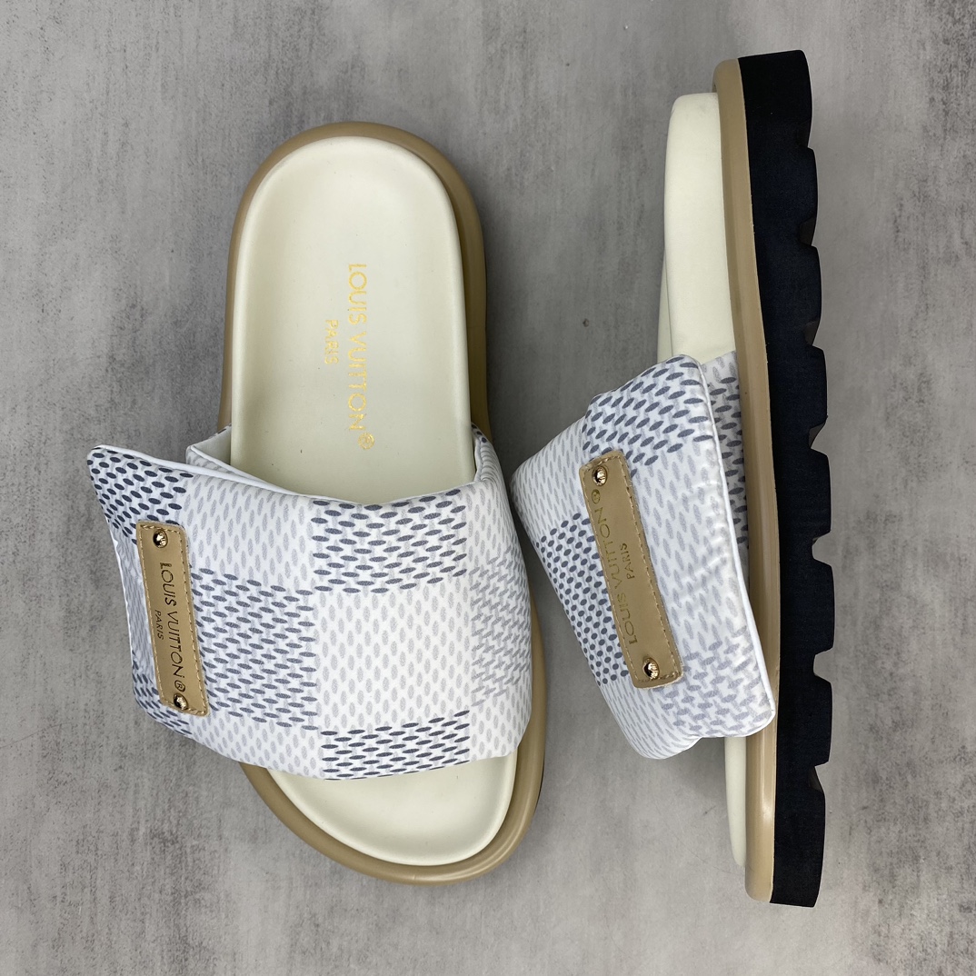 Louis Vuitton 新款上架 LV 主打最新款牛仔拖鞋硬货上新 代购级别 高级感十足 国内外博主刷爆的一款