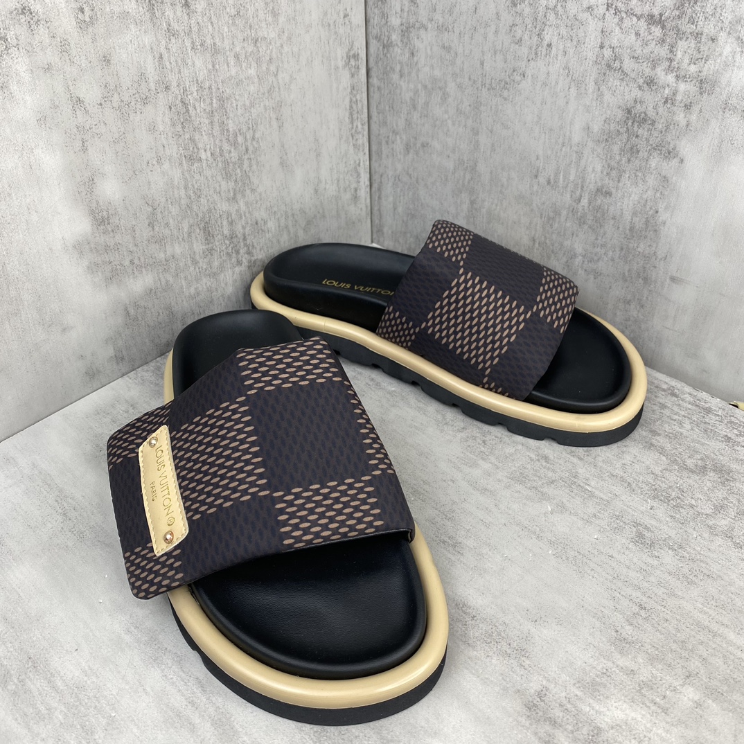 Louis Vuitton 新款上架 LV 主打最新款牛仔拖鞋硬货上新 代购级别 高级感十足 国内外博主刷爆的一款