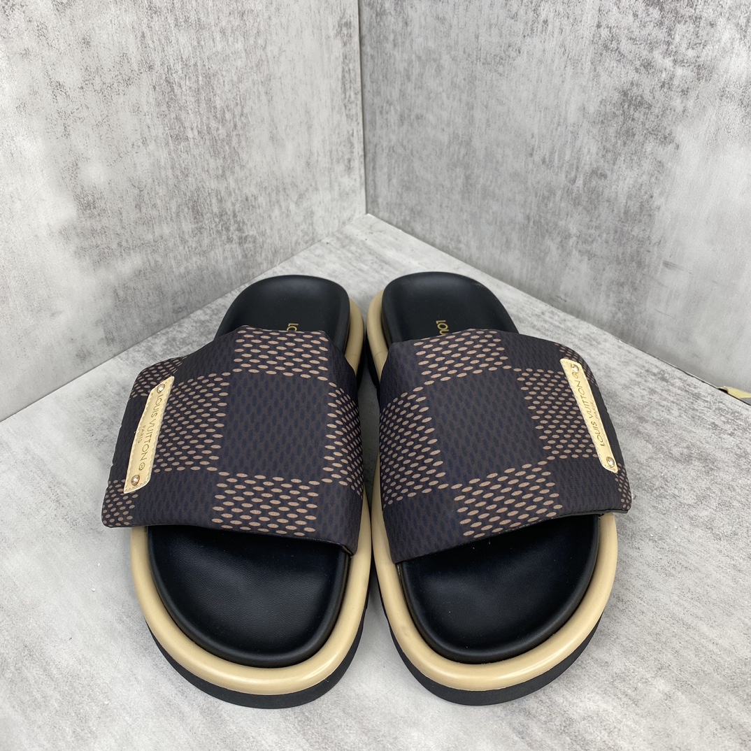 Louis Vuitton 新款上架 LV 主打最新款牛仔拖鞋硬货上新 代购级别 高级感十足 国内外博主刷爆的一款