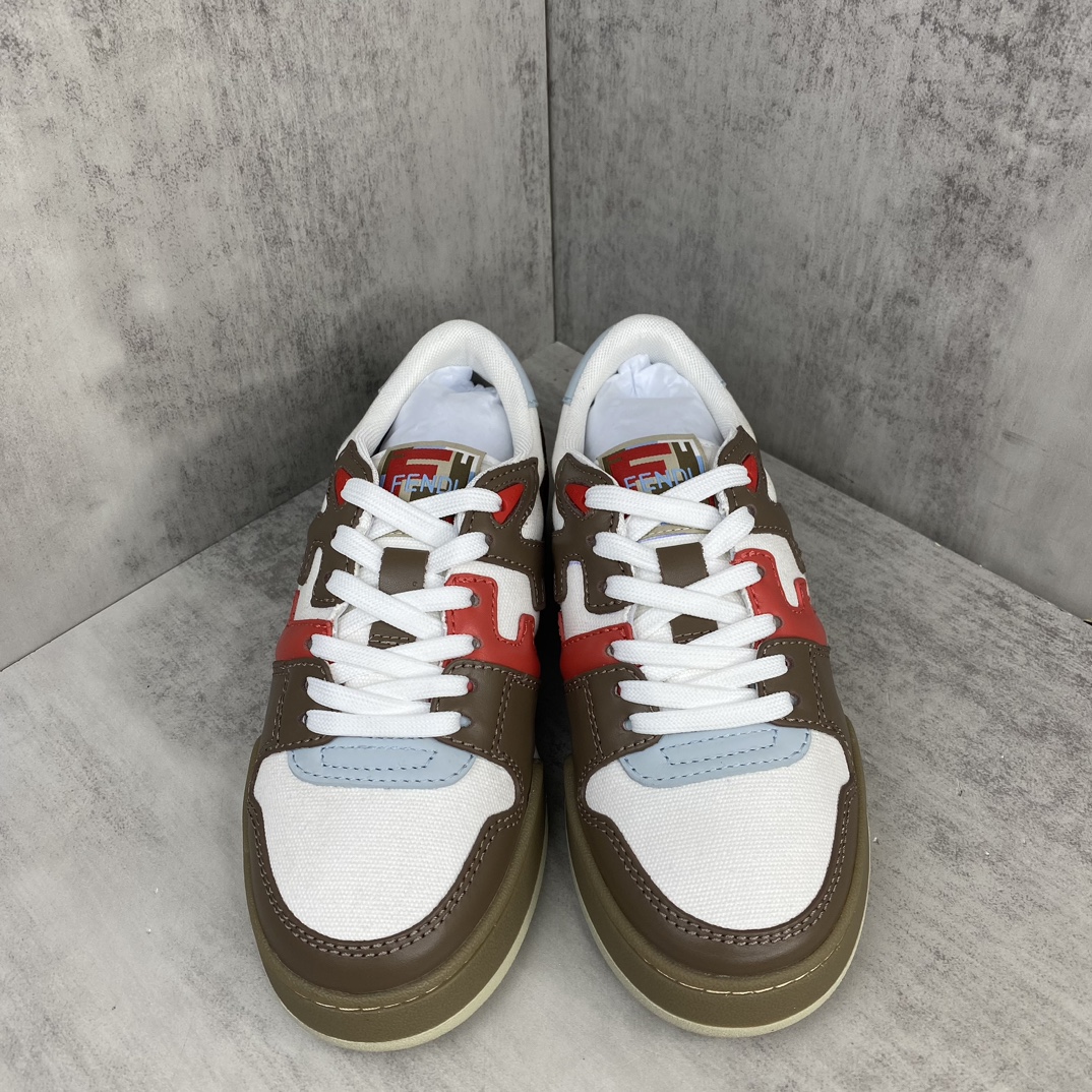 Fendi 新色上架 (莞产 ) Fendi 芬迪 24ss 休闲鞋FENDI芬迪match最新 运动鞋 设计师Kim Jones打造的首款运动鞋fendi match 和LV驴牌的Trainer篮球运动鞋 鞋型差不多 添加了FF 的设计 鞋面采用麂皮和皮革拼接组合 侧面凸起的双F logo内里采用毛巾绒里 / 男款39-45